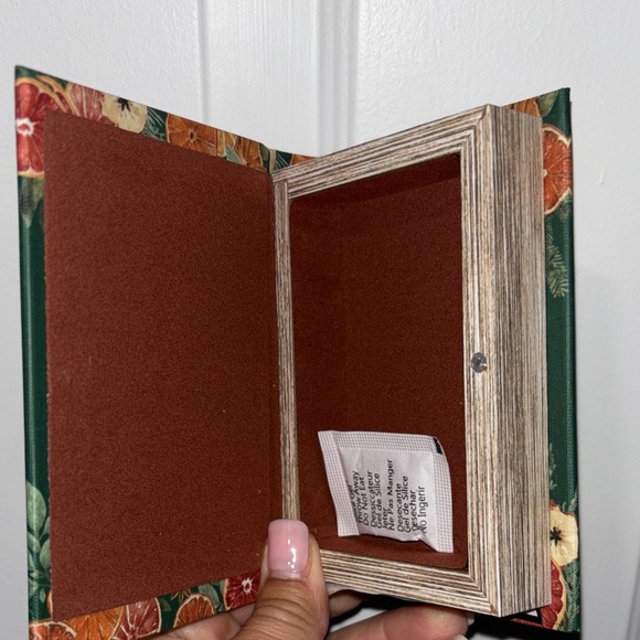 Sugar and Spice Holiday Decor - Picture 6 of 8